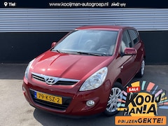Hyundai i20 - 1.4i DynamicVersion | Achterbank in delen neerklapbaar | Airco | Elektrische ramen voor |