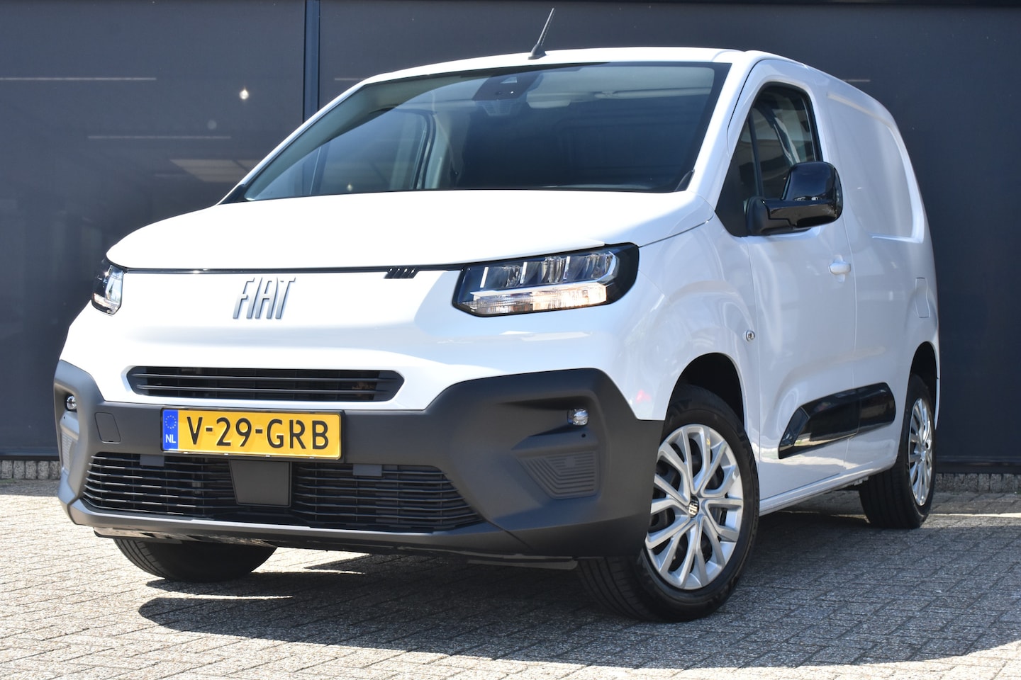 Fiat Doblò - Fiat 1.5 BlueHDi 100 S&S L1 1000kg | Stuur/Stoelverwarming | Betimmering | Voorruitverwarm - AutoWereld.nl