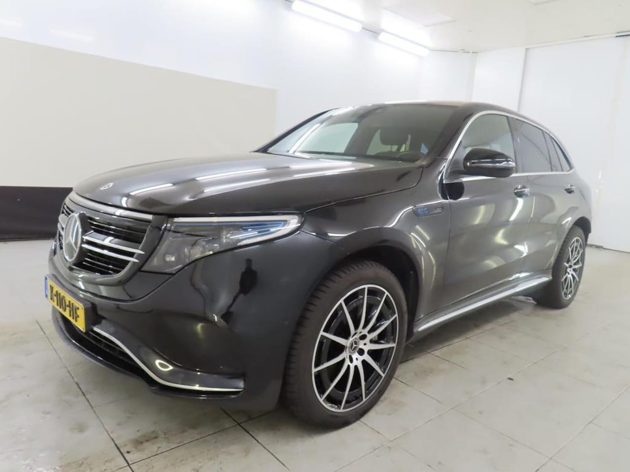 Mercedes-Benz EQC - 400 4MATIC AMG BUSINESS SOLUTION PANO/THAAK/LED - AutoWereld.nl