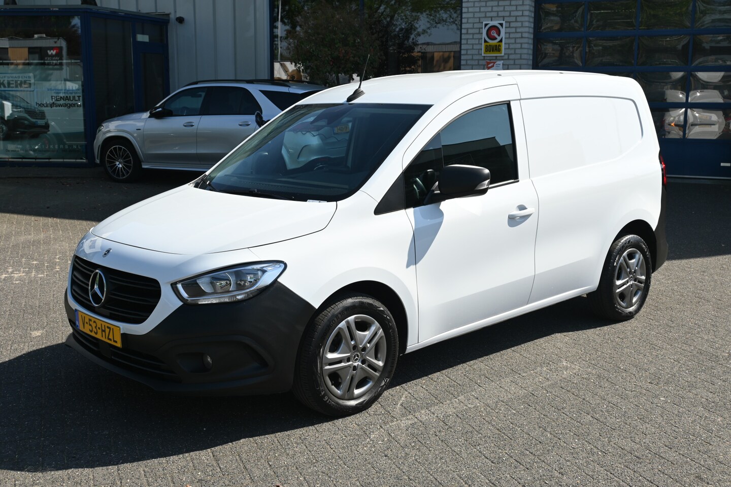 Mercedes-Benz Citan - 110 CDI L1 Pro 3 Zitplaatsen, MBUX met camera en navigatie, Trekhaak - AutoWereld.nl