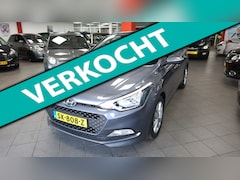 Hyundai i20 - 1.2 HP Business Edition / Verw stoelen / Verw stuurwiel / Trekhaak