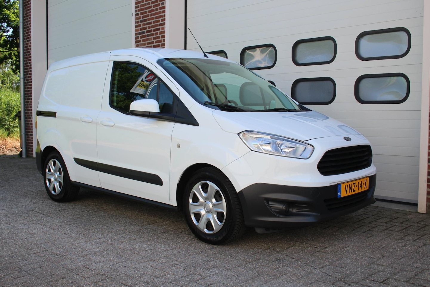 Ford Transit Courier - 1.0 Trend * Marge / Airco / Trekhaak * - AutoWereld.nl