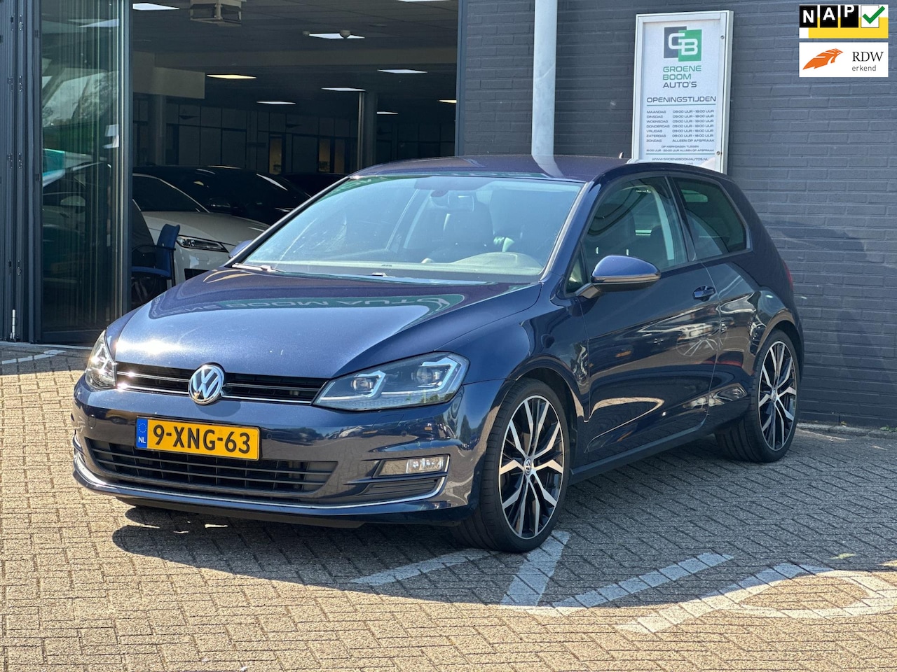 Volkswagen Golf - 2.0 TDI Highline/CAMERA/LED/NAVI/AUTOMAAT/NL-AUTO NAP!! - AutoWereld.nl