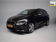 BMW 2-serie Active Tourer - 218I AUT M-SPORT ORG.NED / NAP / LEER / TREKHAAK / SFEERVERLICHTING / LED / SPORTSTOELEN
