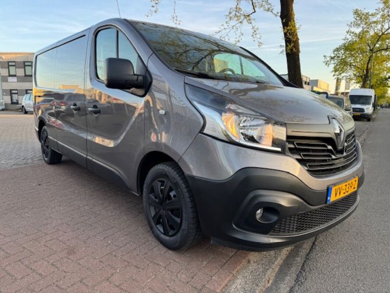 Renault Trafic - 1.6 dCi T29 L2 H1 Comfort 182.000km Airco,Cruisecontrol,Navigatie Nette Bus - AutoWereld.nl