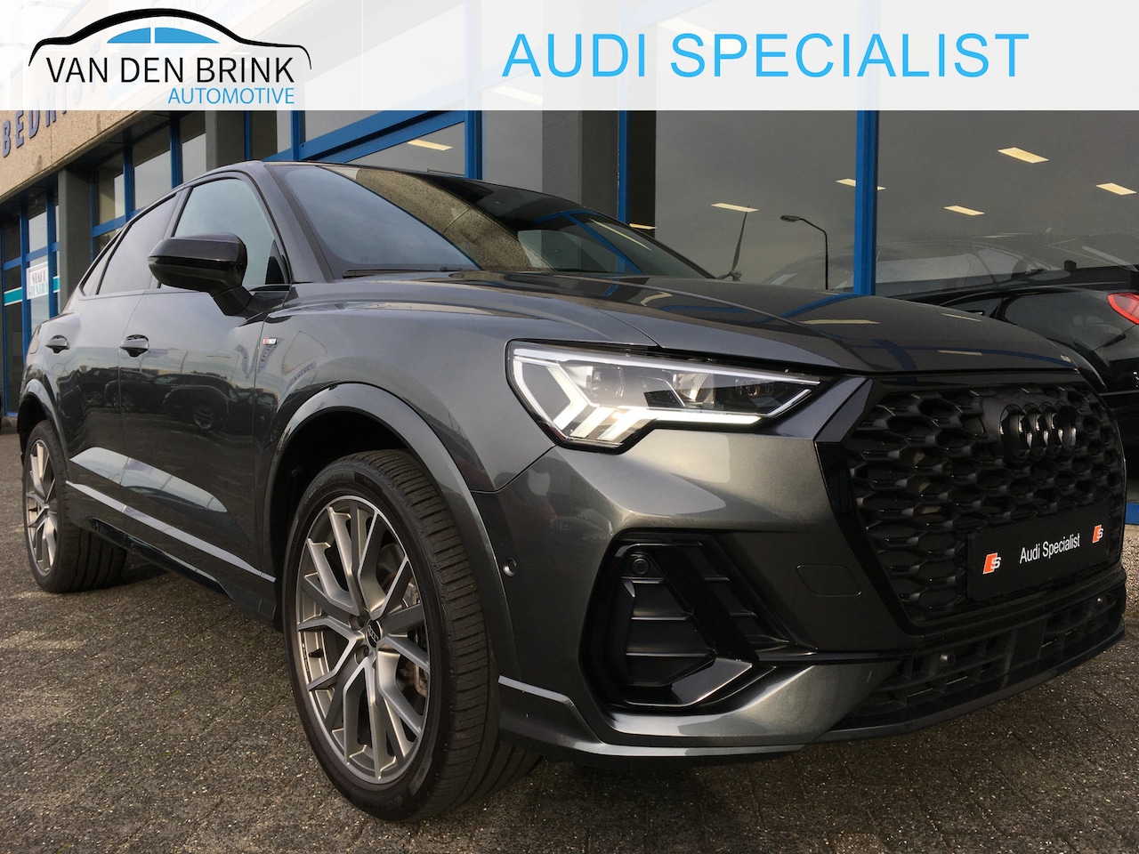 Audi Q3 Sportback - 45 TFSIe 245 pk S-line Black Pano - AutoWereld.nl