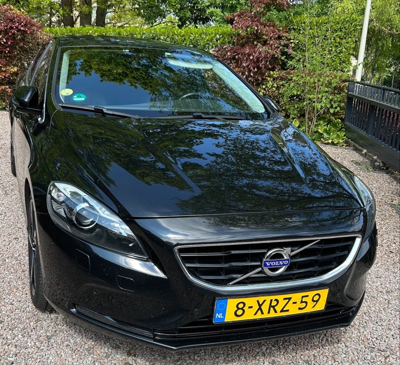 Volvo V40 - 2.0 D4 Summum Business Harman Kardon - zomer-winterbanden op velg - AutoWereld.nl