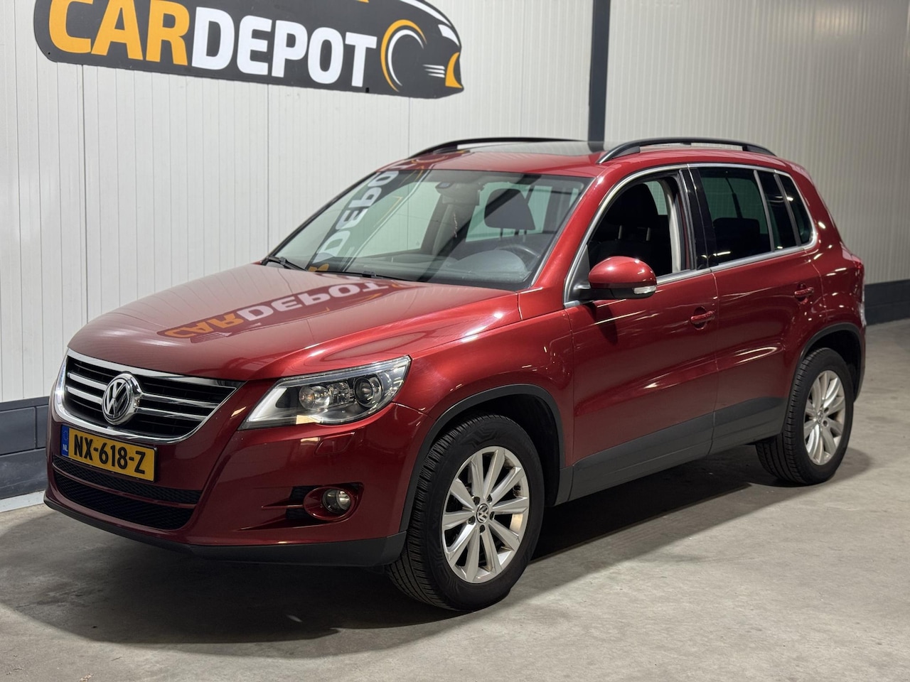 Volkswagen Tiguan - 2.0 TSI Track&Field 4Motion Automaat Vol jaar APK Panorama 4x4 - AutoWereld.nl