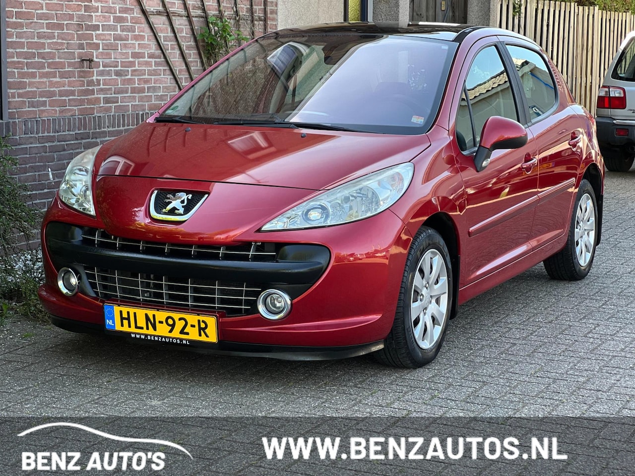 Peugeot 207 - 1.6 VTi Look Automaat/Yougtimer/Lage km - AutoWereld.nl