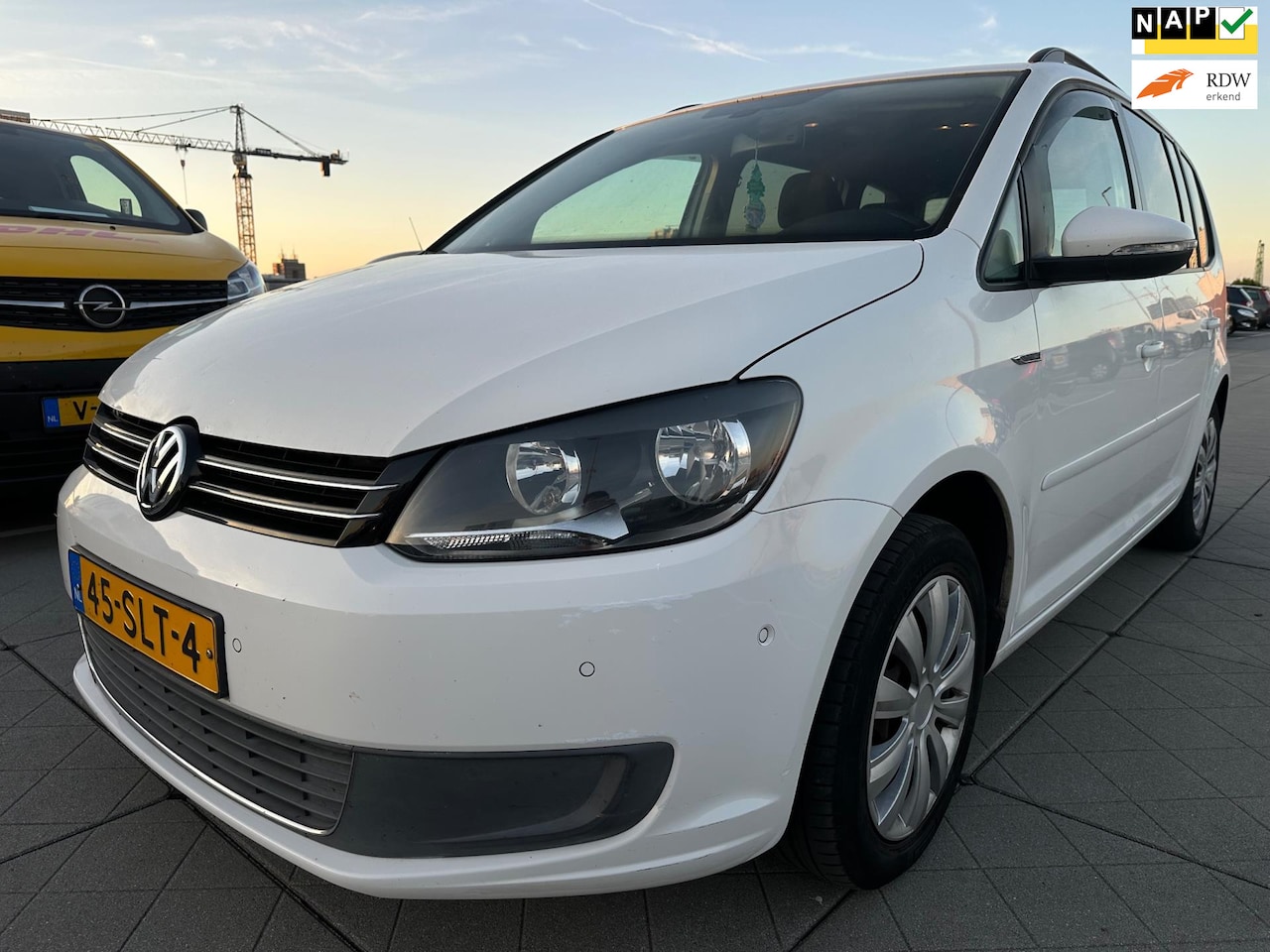 Volkswagen Touran - 1.2 TSI Comfortline BlueMotion Camera Cruise PDC Nieuwe Ketting - AutoWereld.nl