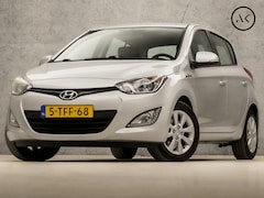 Hyundai i20 - 1.2i i-Deal Sport (SCHERM, AIRCO, LM VELGEN, SPORTSTOELEN, MULTIFUNCTIONEEL STUURWIEL, NIE