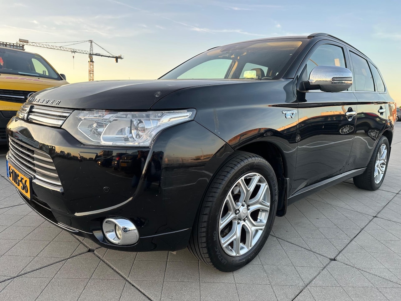 Mitsubishi Outlander - 2.0 PHEV Instyle+ Adaptief Cruise Lane Assist Headsup Display Dealer Onderhouden Nette Aut - AutoWereld.nl