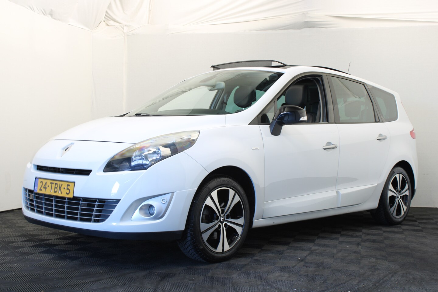 Renault Grand Scénic - 2.0 Bose 7p. |Pano|Leder| - AutoWereld.nl