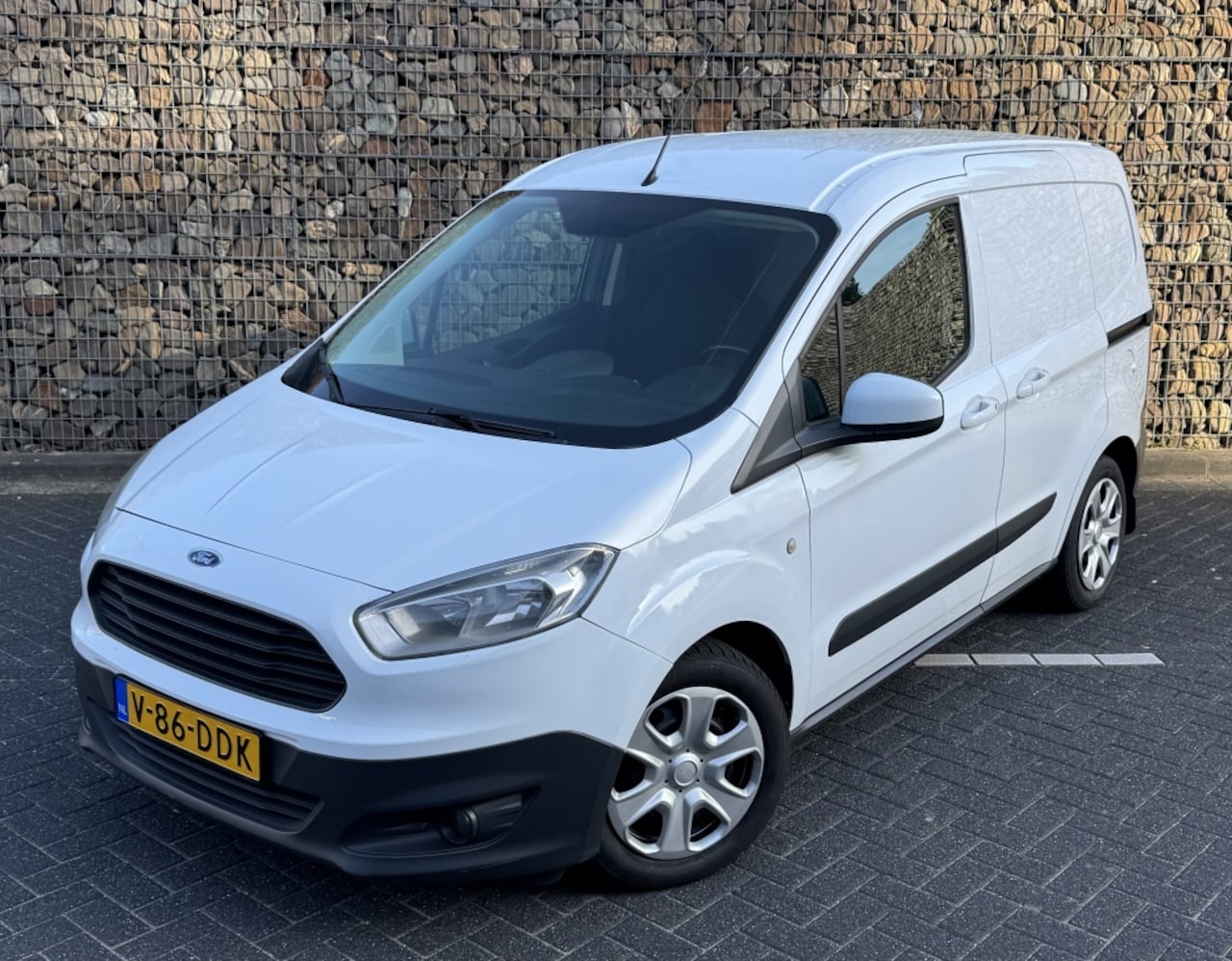 Ford Transit Courier - 1.0 Benzine Stoelverwarming Airco BTW - AutoWereld.nl