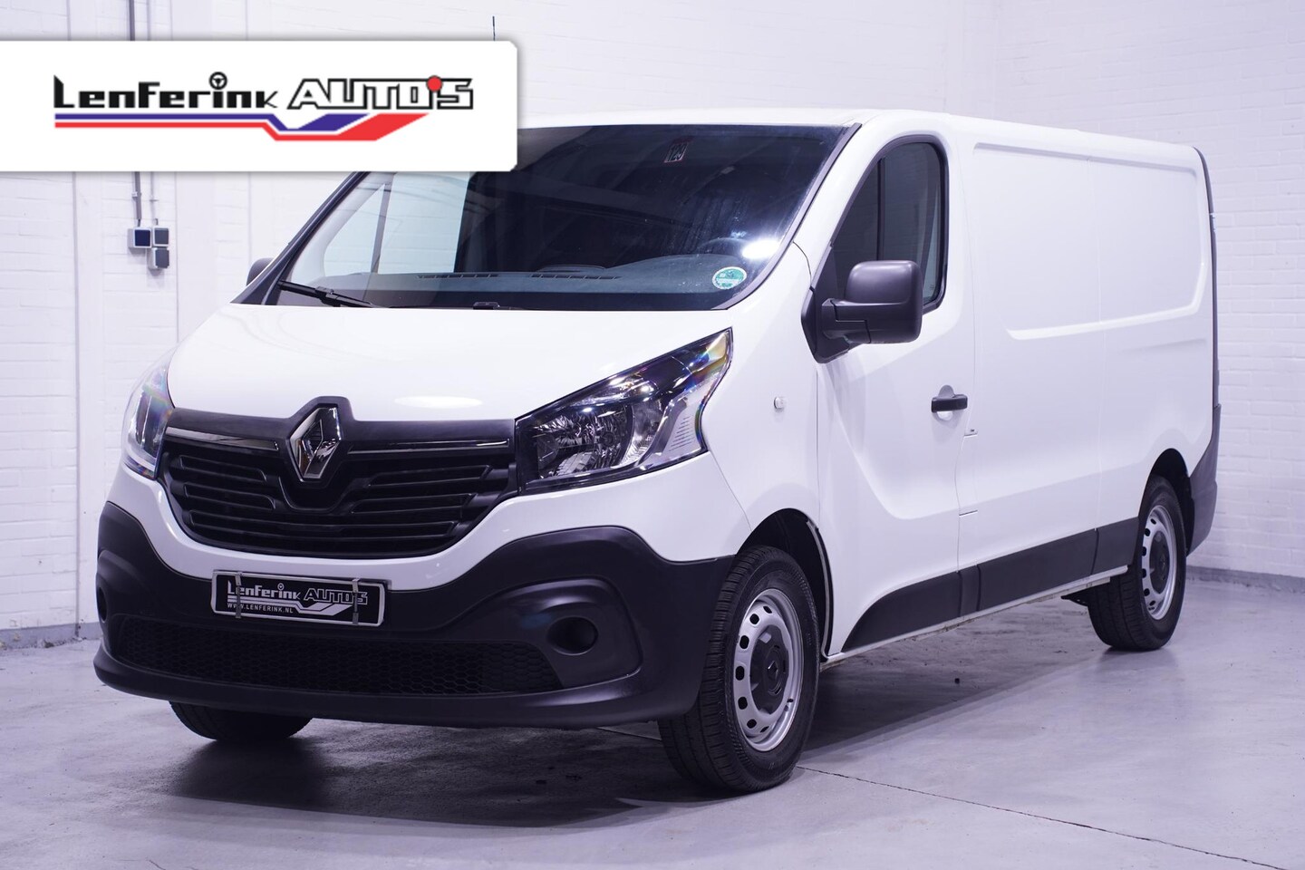 Renault Trafic - 2.0 DCi 120 pk L2H1 Airco, Slechts 29 dkm Keyless Entry, Laadruimte Pakket, PDC achter, 3- - AutoWereld.nl