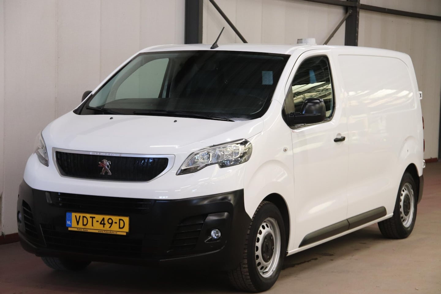 Peugeot Expert - 1.5 BlueHDI 100 MET INRICHTING EN TREKHAAK - AutoWereld.nl