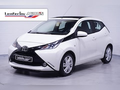 Toyota Aygo - 1.0 VVT-i x-wave Panodak Camera Airco Navigatie Sportvelgen NAP