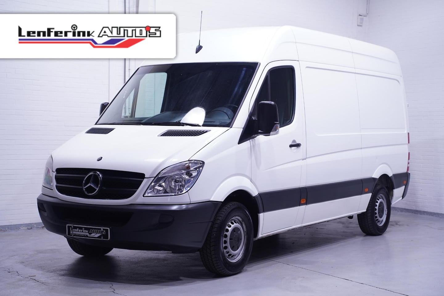 Mercedes-Benz Sprinter - 313 CDI 130 pk Automaat L2H2 Airco, APK 11-2025 Cruise Control, Trekhaak, 2-Zits - AutoWereld.nl