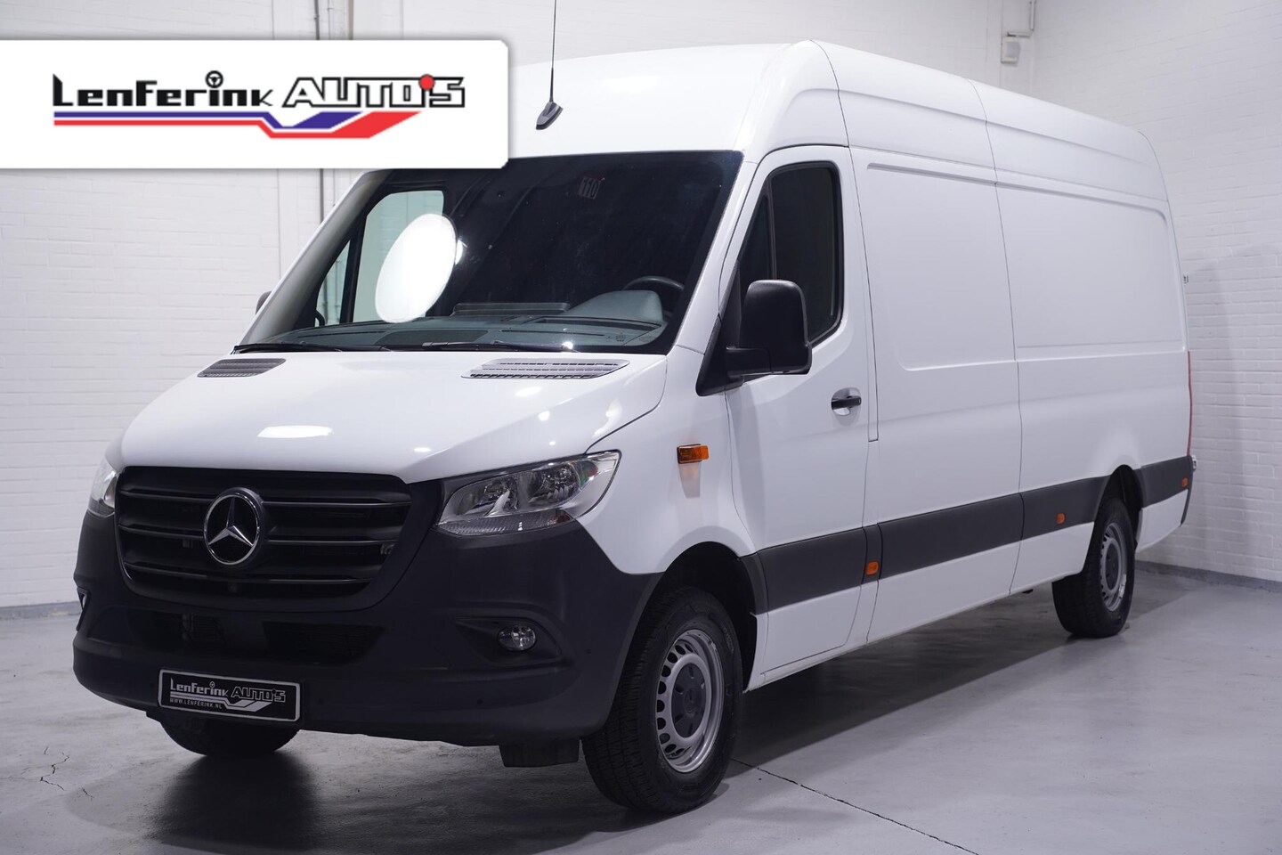 Mercedes-Benz Sprinter - 315 CDI 150 pk L3H2 Navi, BPM vrij 360 Camera, Cruise control, PDC V+A, Opstap achter, 3-Z - AutoWereld.nl