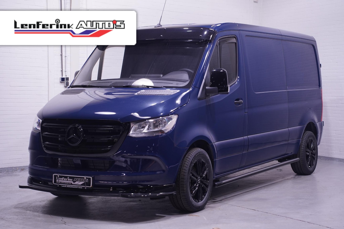 Mercedes-Benz Sprinter - 215 CDI 150 pk L2H1 Black&Blue Edition 18' LMV Airco, Zwarte Grille + Spiegelkappen, Zonne - AutoWereld.nl