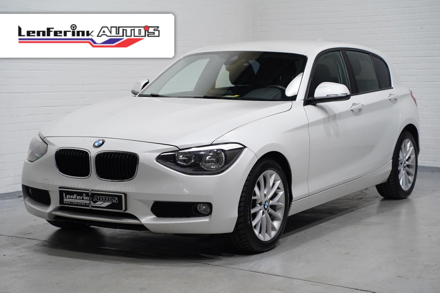 BMW 1-serie - 116i Business Navi PDC Lichtpakket Cruisecontrol Rijklaar! - AutoWereld.nl