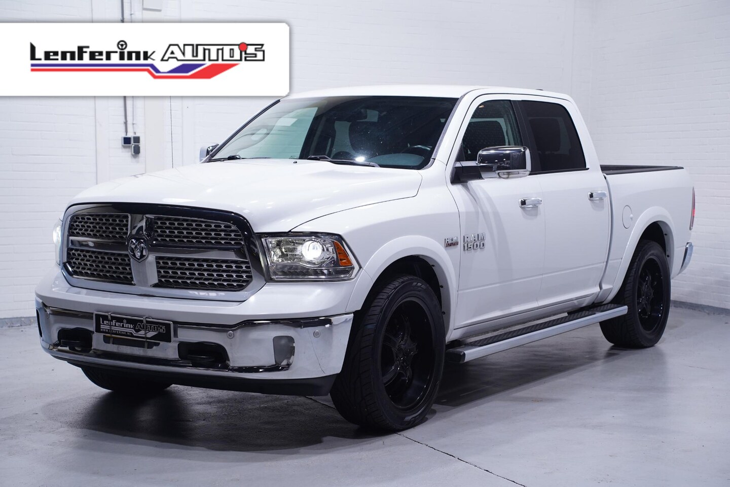 Dodge Ram 1500 - 5.7 V8 4x4 Crew Cab 5'7 Rebel Laramie Navi Leder Apple Carplay Xenon Stoel- verwarning/koe - AutoWereld.nl