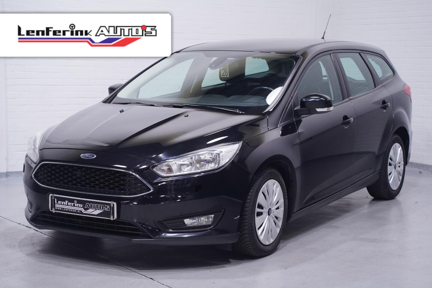 Ford Focus Wagon - 1.5 TDCI Business Clima Cruise Trekhaak - AutoWereld.nl