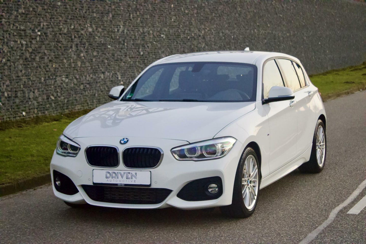 BMW 1-serie - 118i M Pakket | Automaat - LCI2 - Navi Pro - AutoWereld.nl