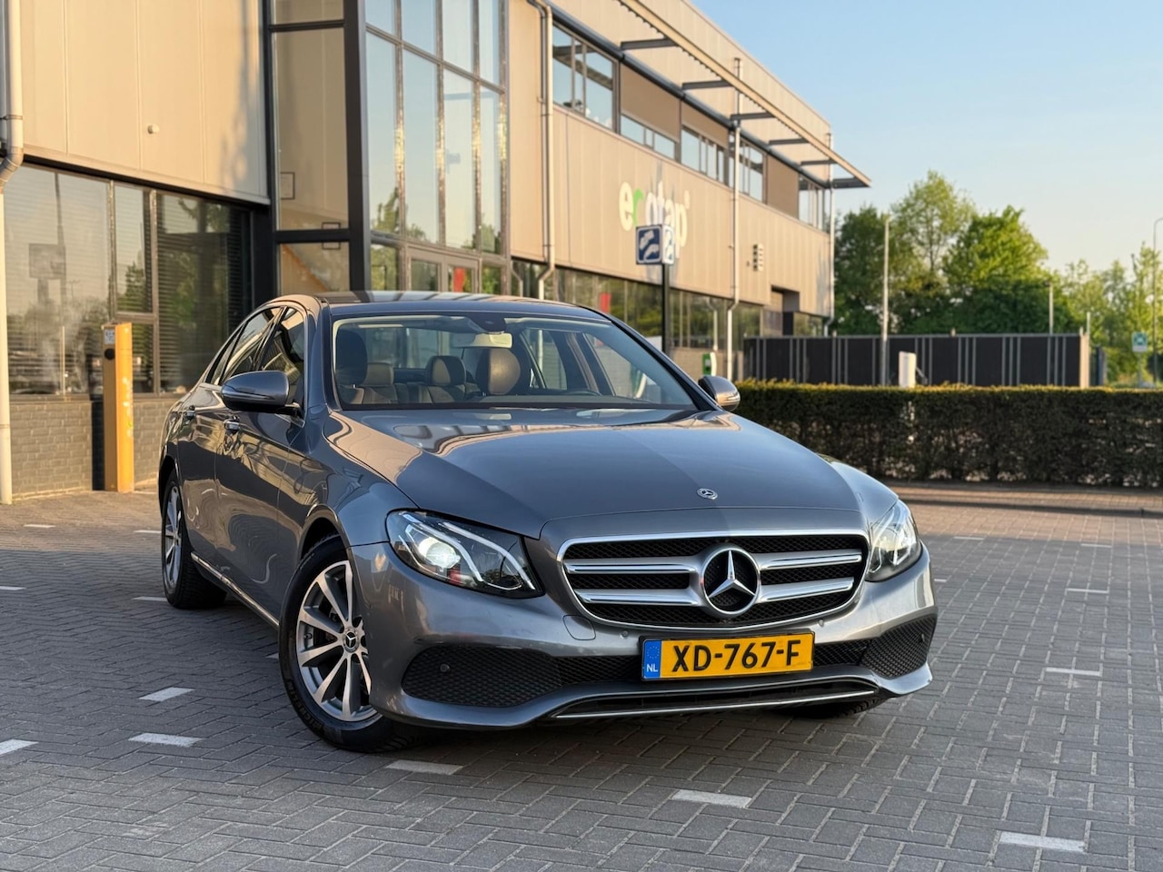 Mercedes-Benz E-klasse - E200 d Premium (bj 2017) AMBIANCE|AUTOMAAT|XENON|118000 KM! - AutoWereld.nl