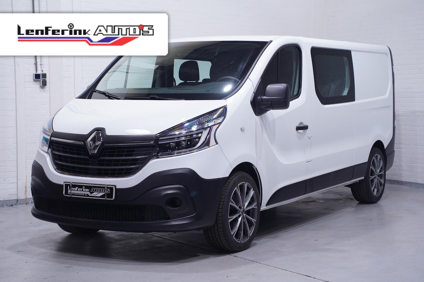 Renault Trafic - 2.0 dCi 120 pk L2 Dubbel Cabine Airco, Isofix Keyless Entry, Laadruimte Pakket, PDC achter - AutoWereld.nl
