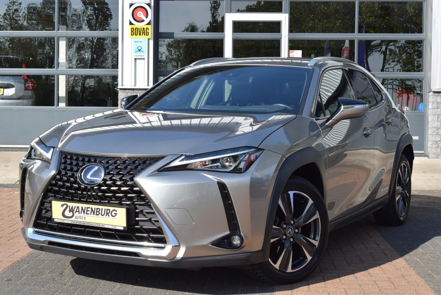 Lexus UX - 250h Business Line Pro Navi Leder Airco Camera Km 75.500. !! - AutoWereld.nl