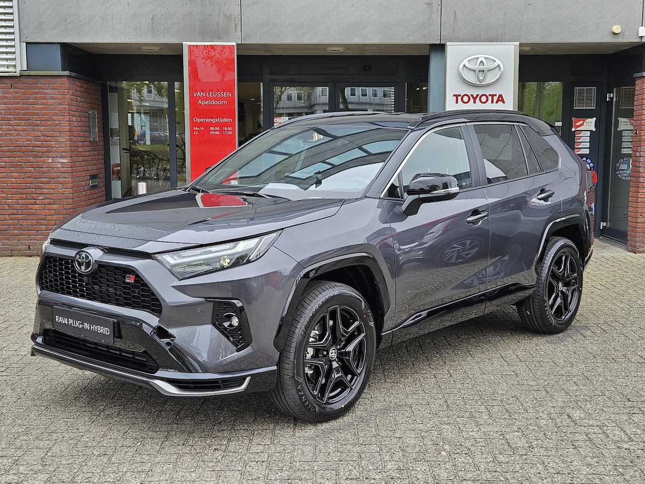 Toyota RAV4 - 2.5 Plug-in Hybrid AWD GR SPORT NIEUW DIRECT LEVERBAAR STOEL/STUURVERW 360° CAMERA BLIND S - AutoWereld.nl