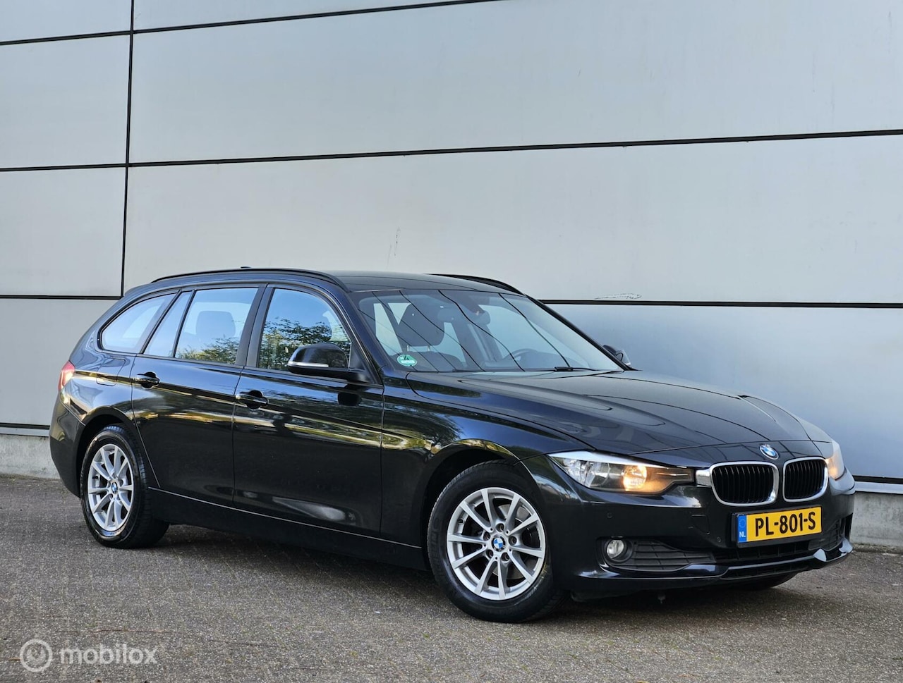 BMW 3-serie Touring - 318d 1e Eignr|Leder|Navi|Cruise|Nap|Boek - AutoWereld.nl