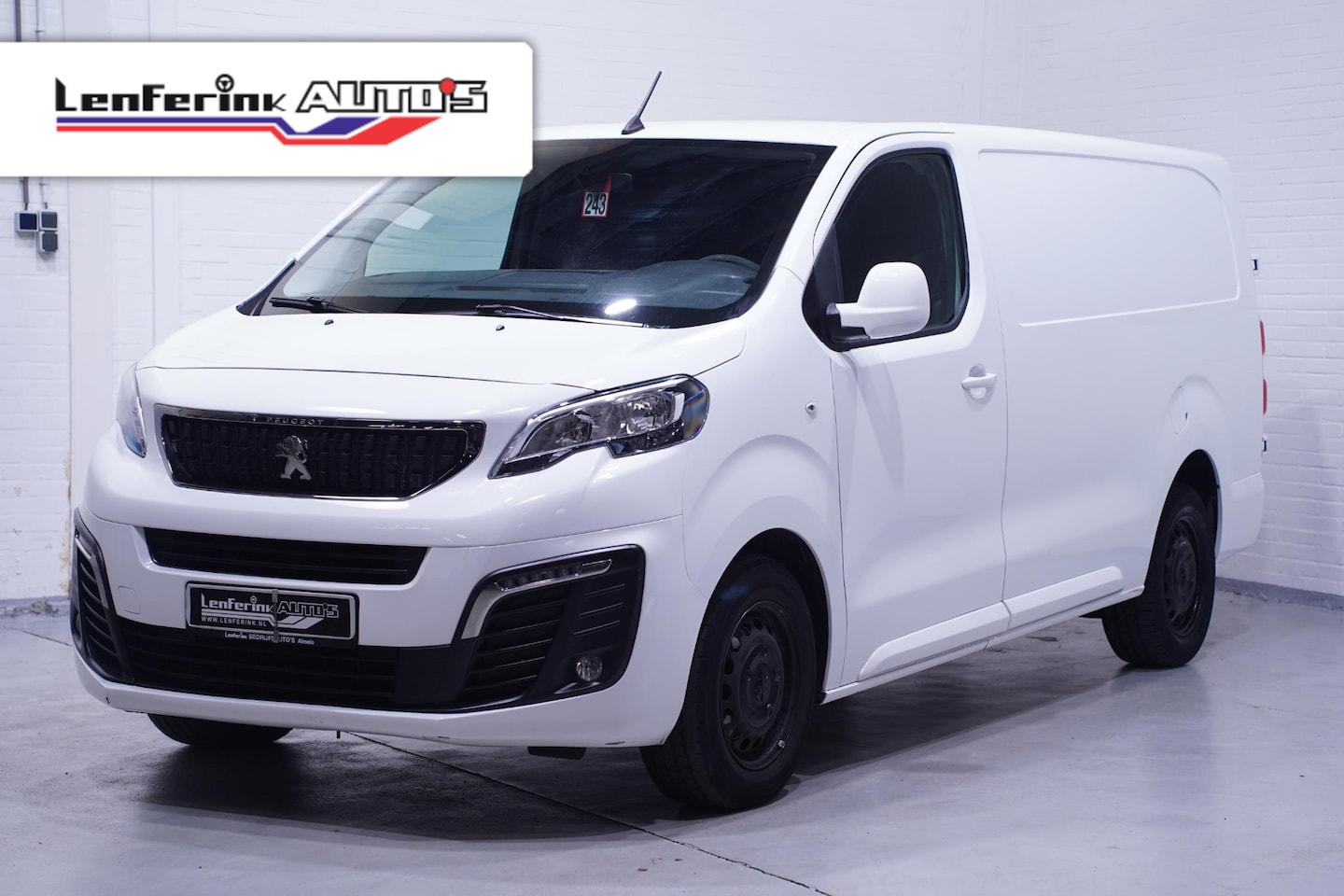 Peugeot Expert - 2.0 BlueHDI 120 pk Premium Navi, Trekhaak Airco, Cruise Control, Multistuur, 3-Zits - AutoWereld.nl