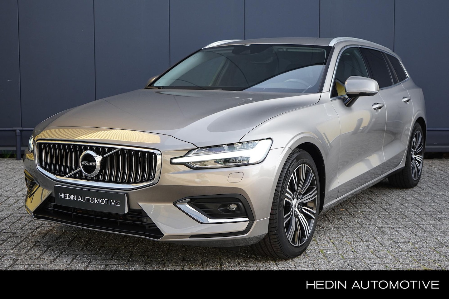 Volvo V60 - 2.0 B5 Inscription | Trekhaak | Harman/Kardon | Park Assist | Pilot Assist | Elektrische- - AutoWereld.nl