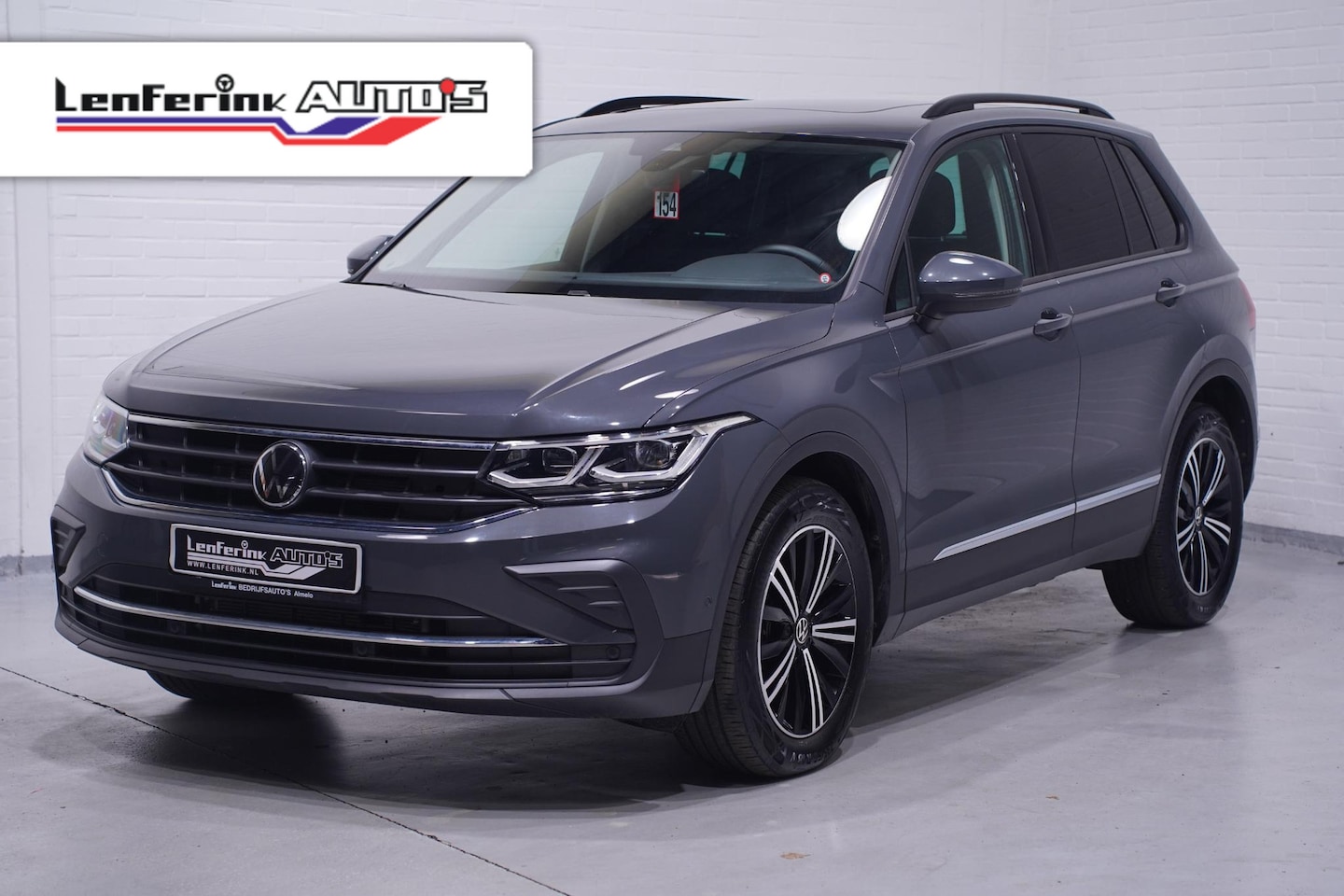 Volkswagen Tiguan - 2.0 TDI 150 pk Aut. Grijs Kenteken 2-Zits Navi Panoramadak, LED IQ Light Koplampen, Trekha - AutoWereld.nl