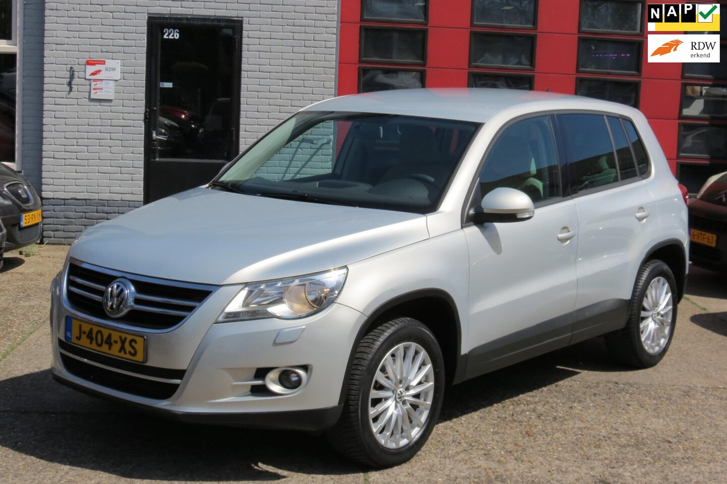 Volkswagen Tiguan - 2.0 TSI Sport&Style 4Motion ,AUTOMAAT , 4x4 - AutoWereld.nl