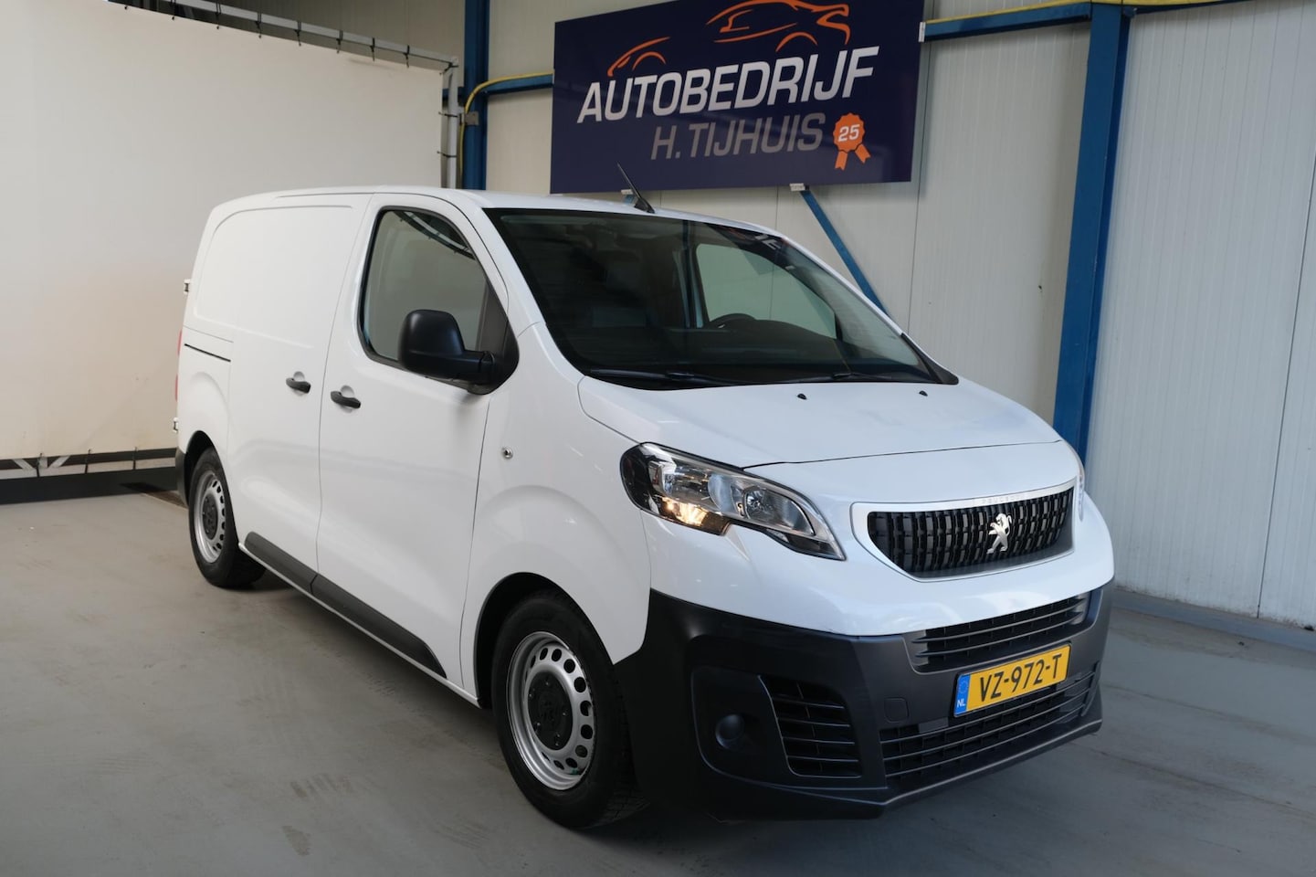 Peugeot Expert - 226C 1.6 BlueHDI 95 Pro - N.A.P. Airco, Cruise, Navi, PDC, Trekhaak. - AutoWereld.nl