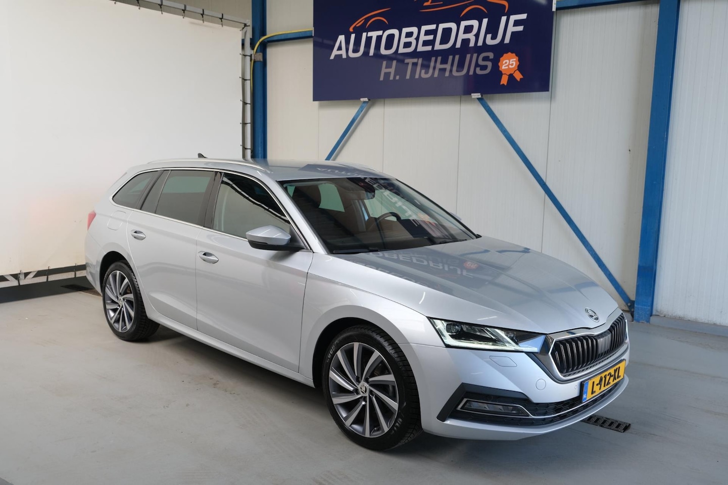 Skoda Octavia Combi - 1.5 e-TSI Business Edition Plus Automaat - N.A.P. Airco, Cruise, Navi, PDC, Trekhaak. - AutoWereld.nl