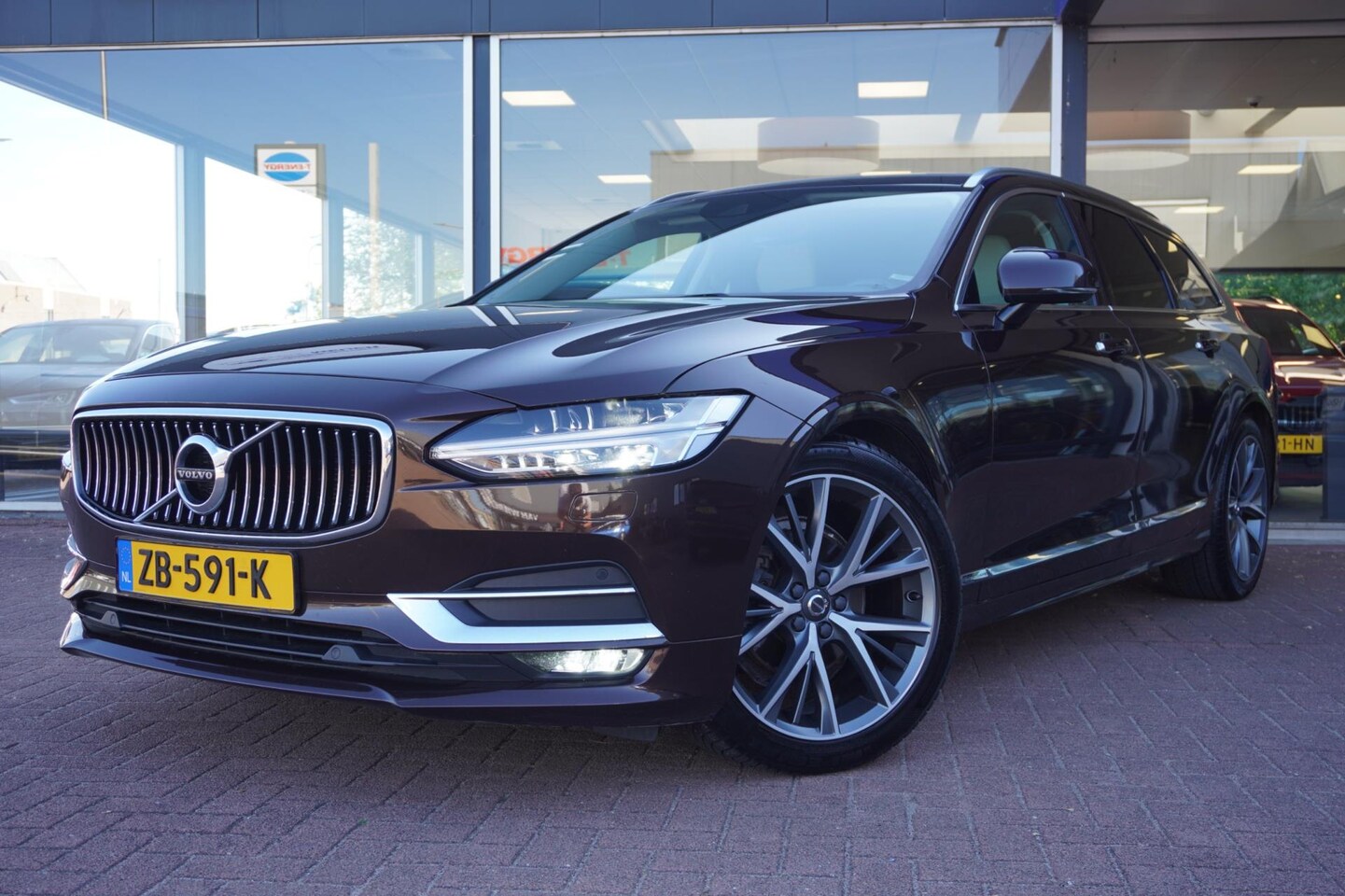 Volvo V90 - 2.0 D4 Inscription | Automaat | Airco | Vol opties | Camera | PDC | Elek. pakket | Inruil - AutoWereld.nl