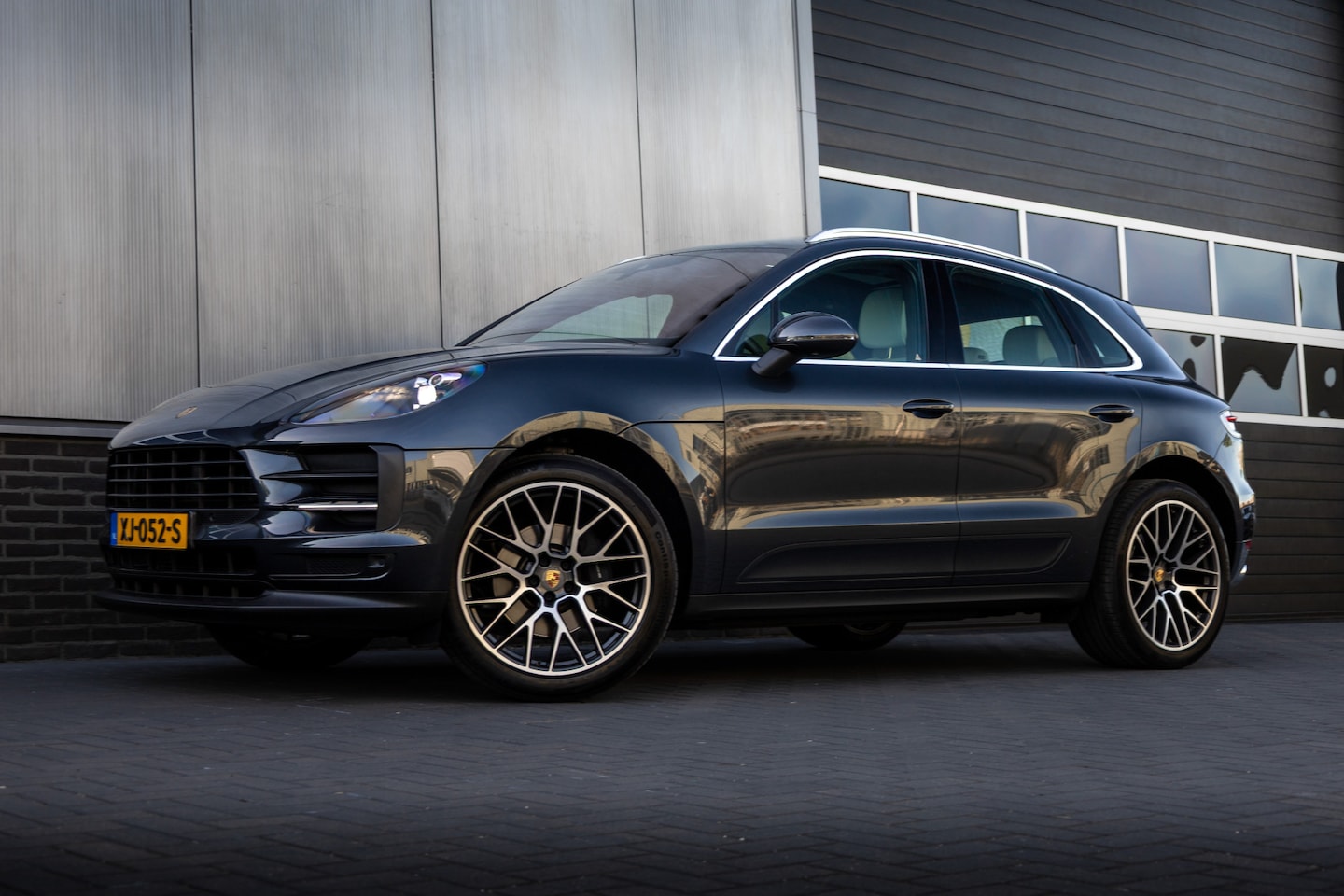 Porsche Macan - 2.0 245 pk Sport-Chrono / 1e-Eigenaar/ Facelift-Model/ Lucht-Vering/ Pano-Dak/ Bose-Sound/ - AutoWereld.nl