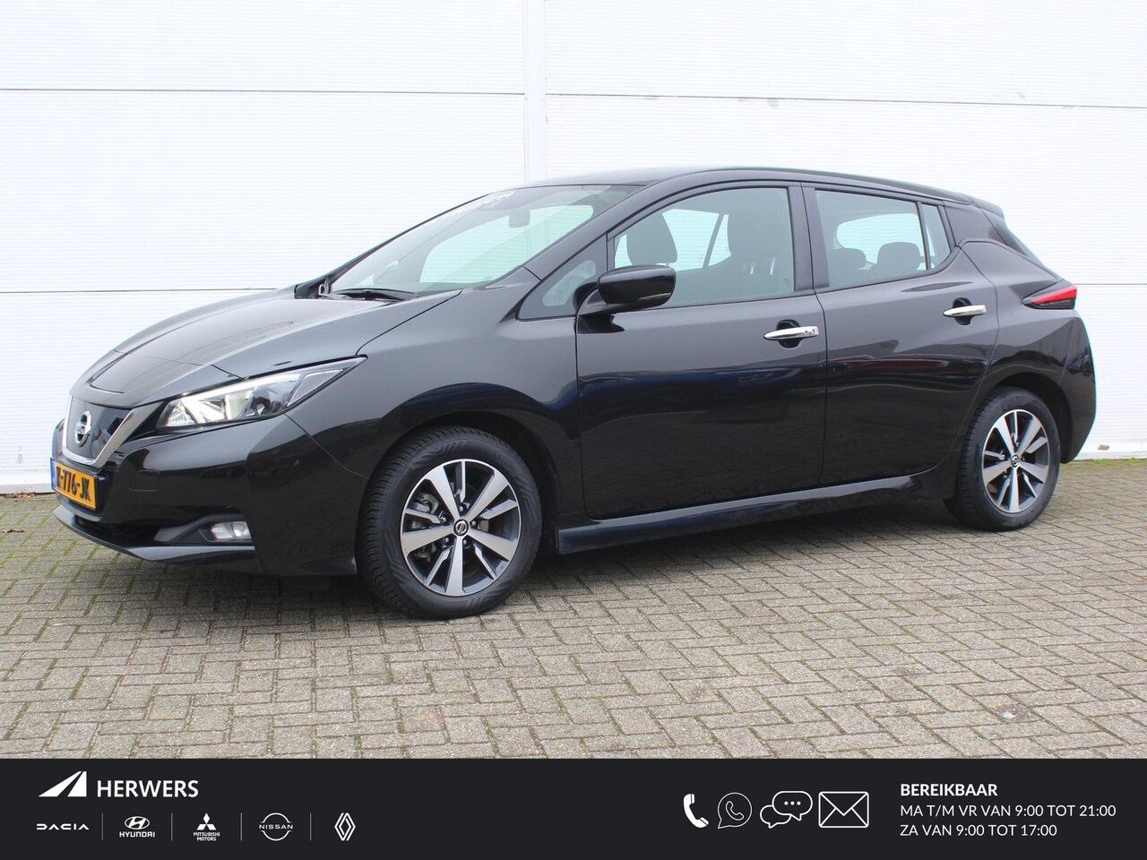 Nissan LEAF - Acenta 40 kWh / Trekhaak Afneembaar / Navigatie + Apple Carplay/Android Auto / Climate Con - AutoWereld.nl