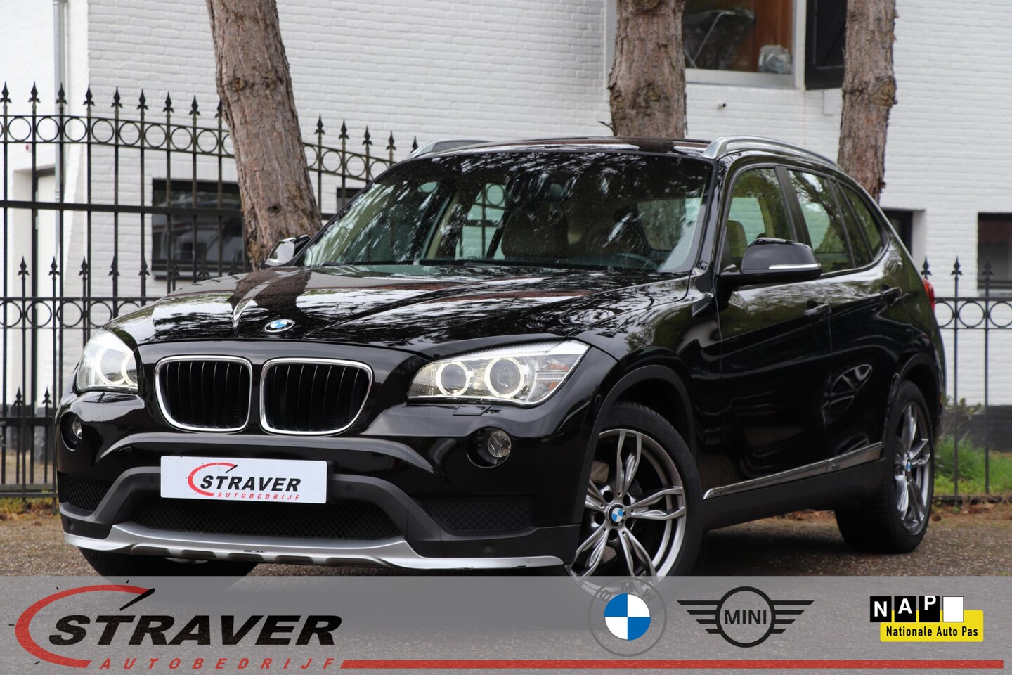 BMW X1 - sDrive20i Executive |PDC |Navigatie |Achteruitrijcamera - AutoWereld.nl