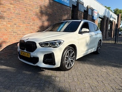 BMW X1 - SDrive20i High Executive|M-Sport|Panoramadak|HeadUp|Trekhaak