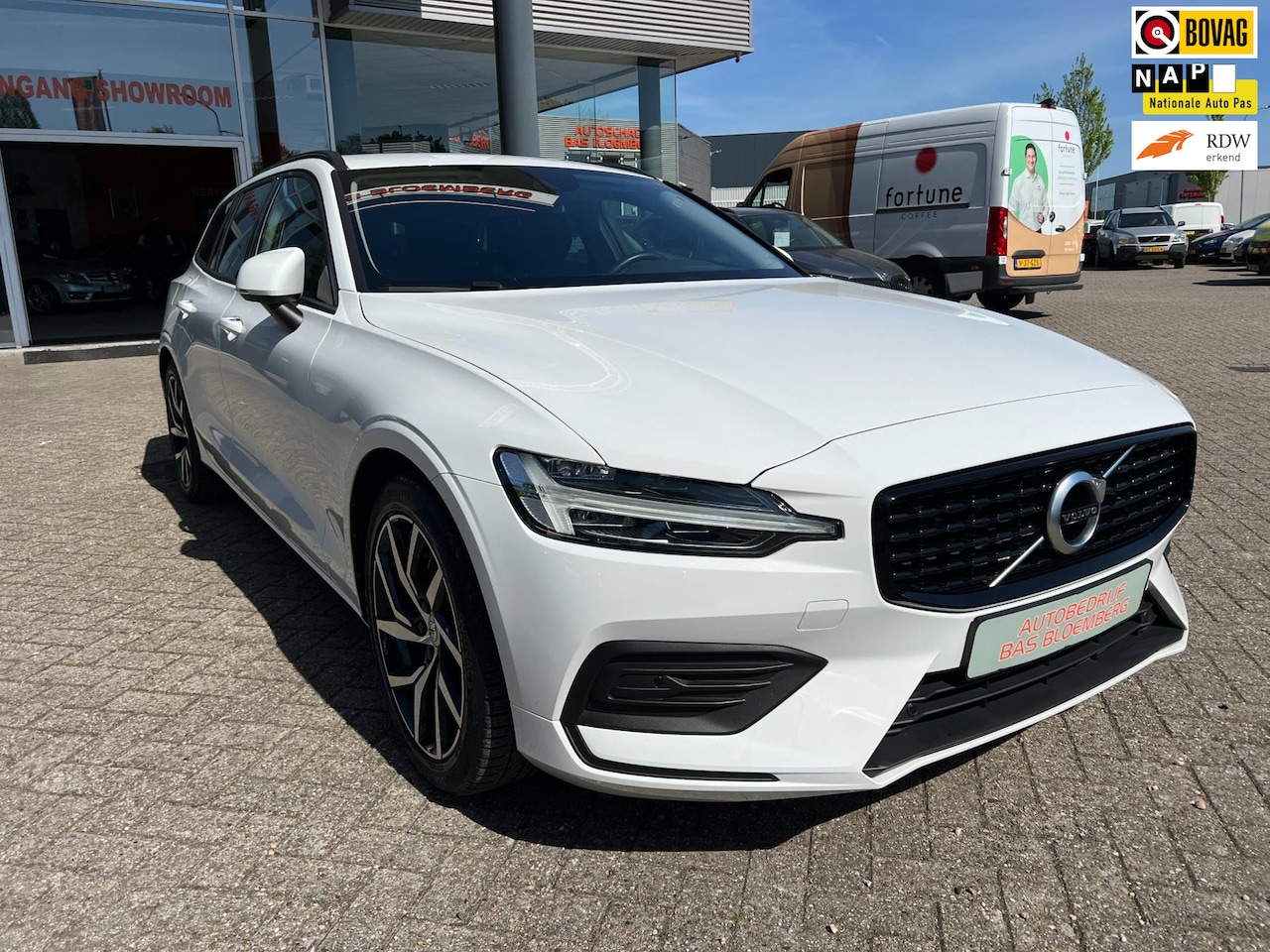 Volvo V60 - 2.0 T5 2.0 T5 250 pk, Inscription, Automaat, Trekhaak, Navi, Led, Leer, Cruise, etc - AutoWereld.nl