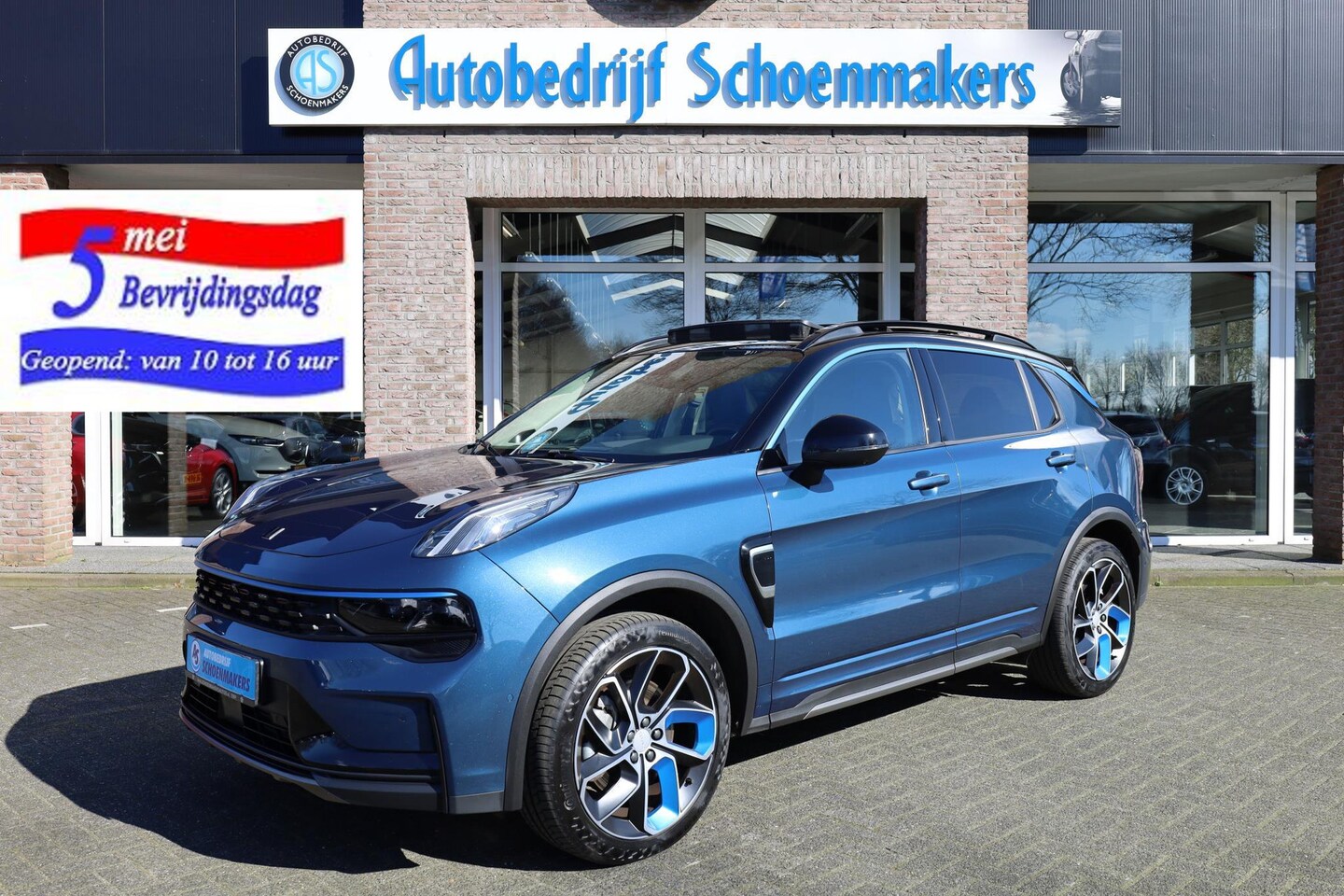 Lynk & Co 01 - 1.5 261PK! 6,6Kwh LADEN! 360-CAMERA PANO/SCHUIF INFINITY DAB NAVI CARPLAY CAMERA STOELVERW - AutoWereld.nl