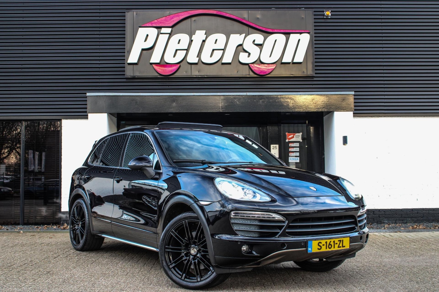 Porsche Cayenne - 4.8 S HANDEL/EXPORT PANO CARBON LUCHTVERING - AutoWereld.nl