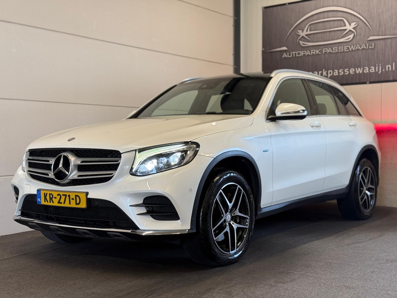 Mercedes-Benz GLC-klasse - 350e 4MATIC AMG Pano, Cruise Control, NAP, LED, Parkeersensoren, Trekhaak, Standkachel - AutoWereld.nl
