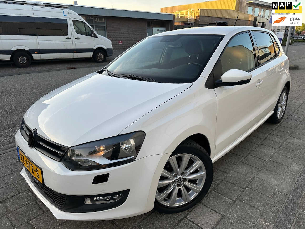 Volkswagen Polo - 1.4i 16V TREND-LINE 2011 LAGE KM STAND 86PK 5-DEURS STOELVERWARMING - AutoWereld.nl