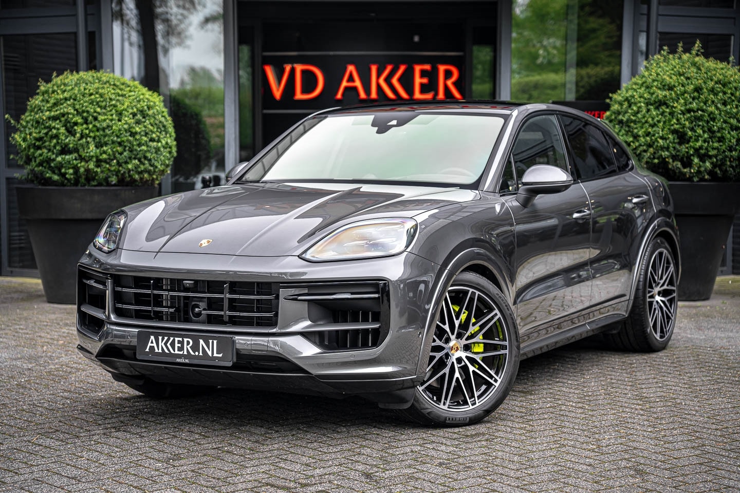 Porsche Cayenne Coupé - E-Hybrid SportDesign | Luchtvering | Head-up | 360° Camera | Pass.Display - AutoWereld.nl